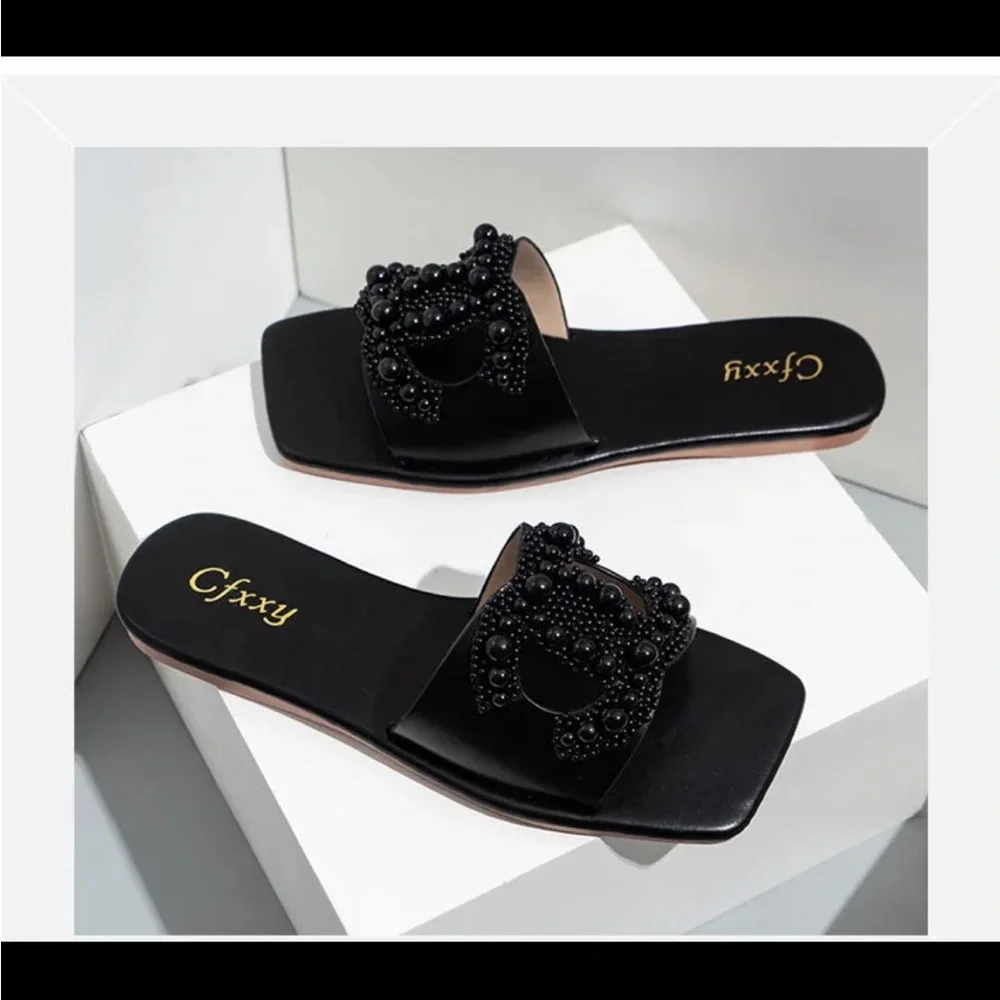 La perla Coco luxury pearls slide sandal in black - Picture 2 of 5